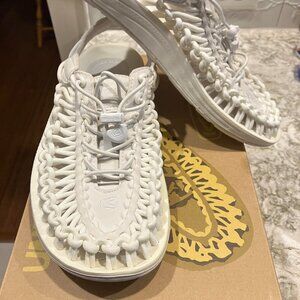KEEN Uneek Women's Sandals Star White Size 9 Brand New in Box